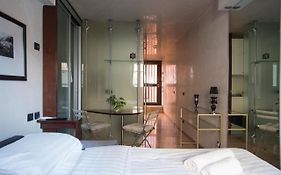 Youhosty - Duomo Studio Apartment